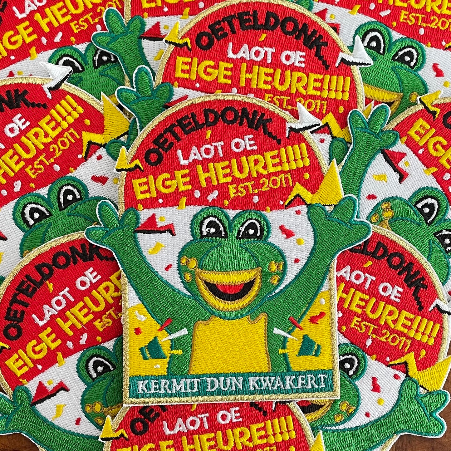 EMBLEEM: OETELDONK LAOT OE EIGE HEURE!!!! - KERMIT DUN KWAKERT