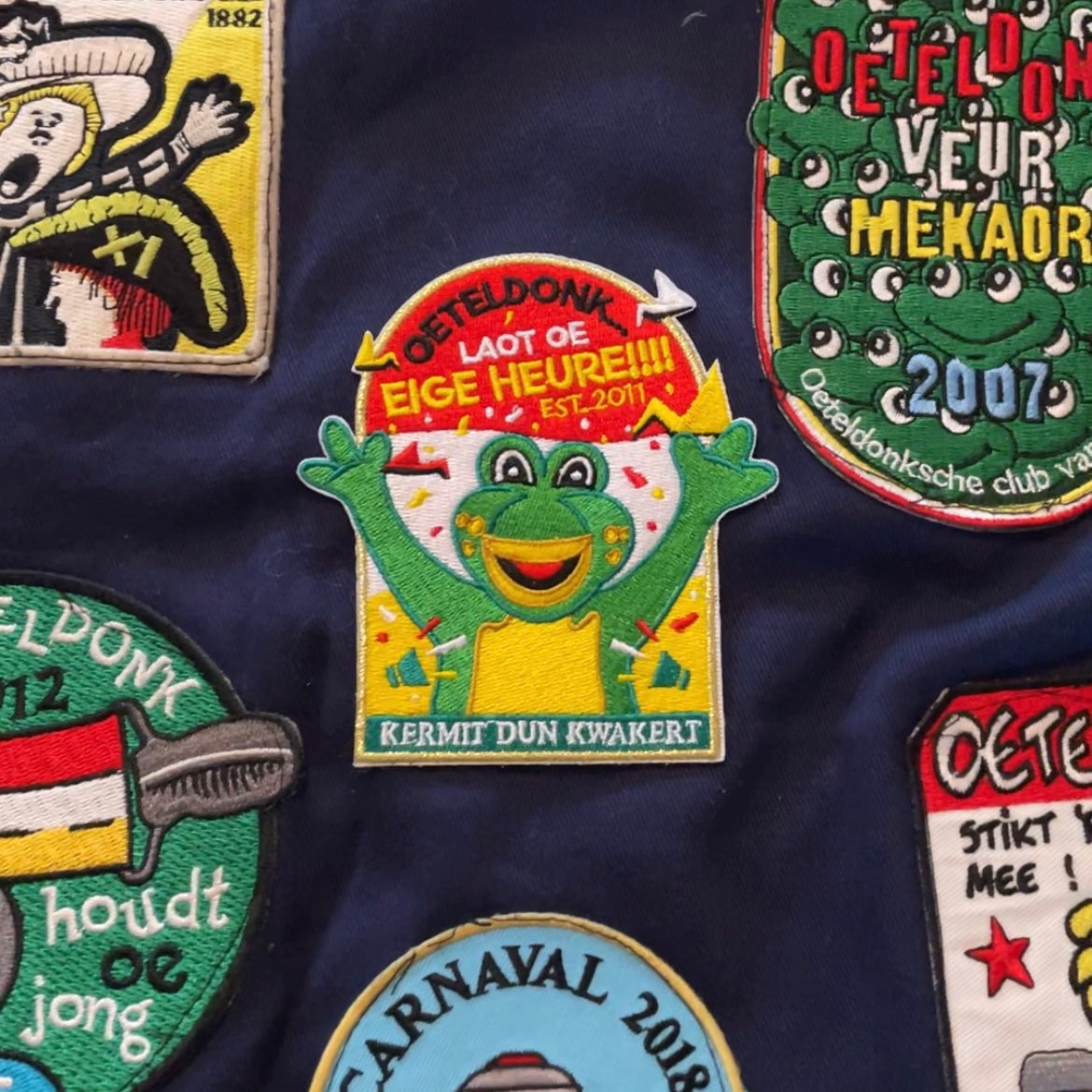 EMBLEEM: OETELDONK LAOT OE EIGE HEURE!!!! - KERMIT DUN KWAKERT